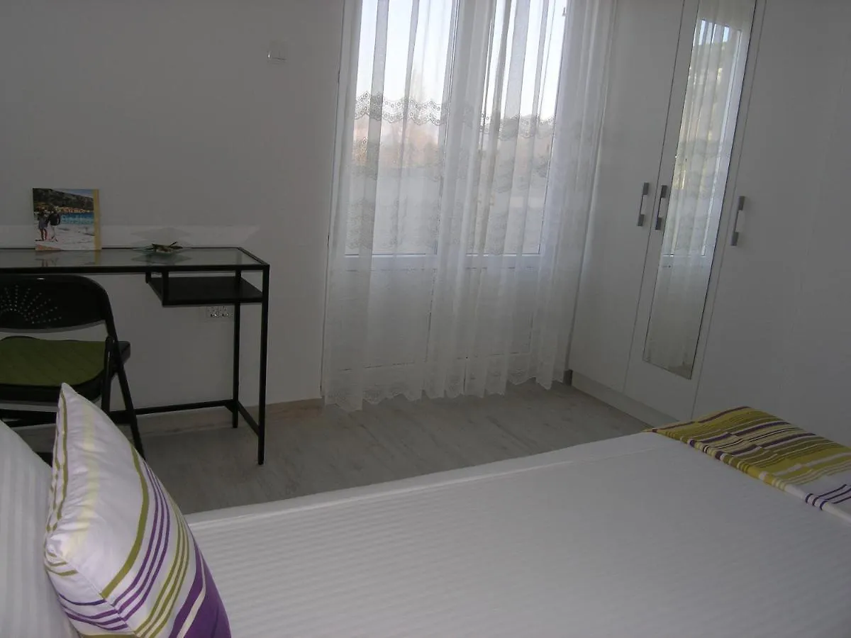 Apartments Aventura Baska For Relaxing Holidays Baska (Krk)