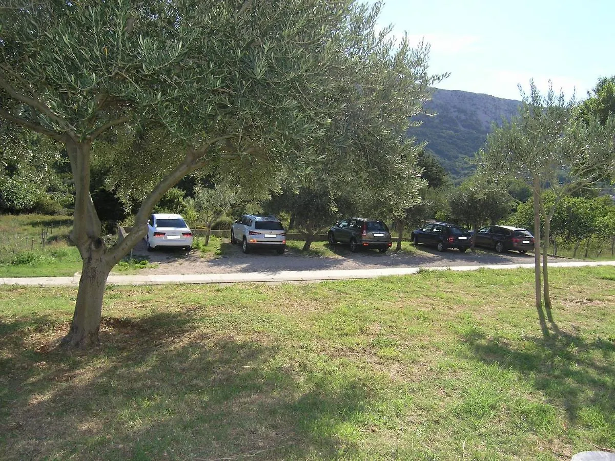 Apartments Aventura Baska For Relaxing Holidays  バスカ